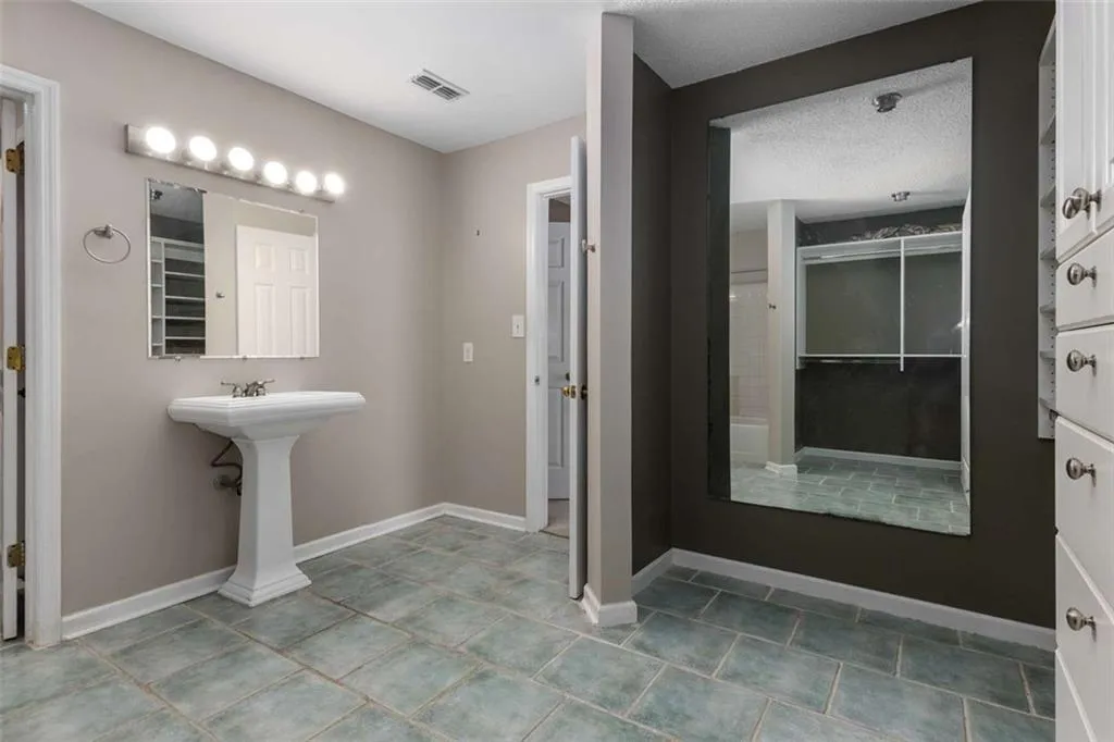 244 13th Street Ne Unit 121, Atlanta, Georgia 30309, 2 Bedrooms Bedrooms, ,1 BathroomBathrooms,Residential,For Sale,244 13th Street Ne Unit 121,7619856