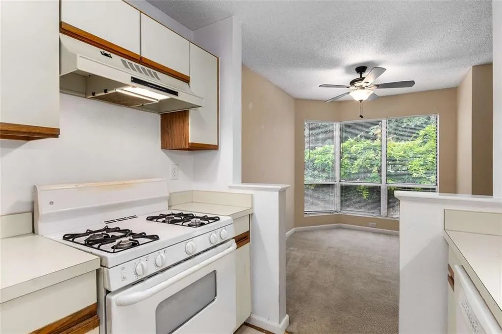 244 13th Street Ne Unit 121, Atlanta, Georgia 30309, 2 Bedrooms Bedrooms, ,1 BathroomBathrooms,Residential,For Sale,244 13th Street Ne Unit 121,7619856