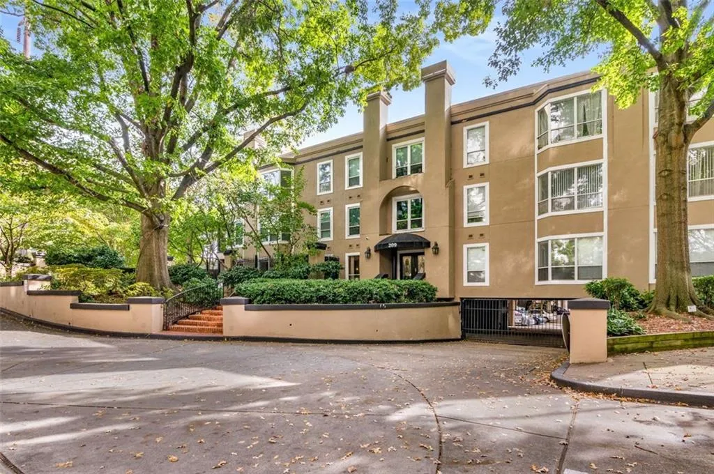 244 13th Street Ne Unit 121, Atlanta, Georgia 30309, 2 Bedrooms Bedrooms, ,1 BathroomBathrooms,Residential,For Sale,244 13th Street Ne Unit 121,7619856