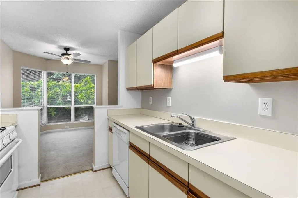 244 13th Street Ne Unit 121, Atlanta, Georgia 30309, 2 Bedrooms Bedrooms, ,1 BathroomBathrooms,Residential,For Sale,244 13th Street Ne Unit 121,7619856