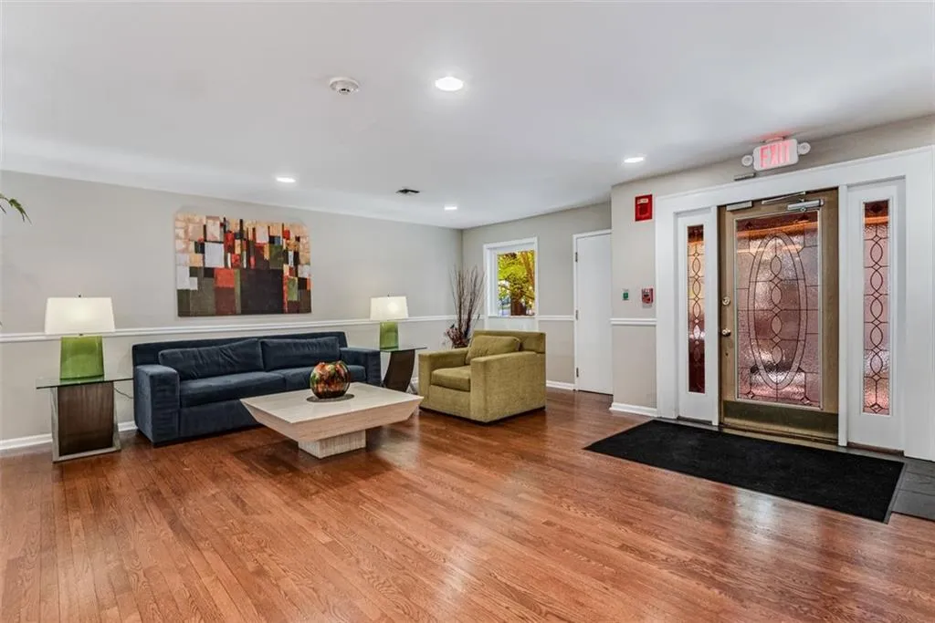 244 13th Street Ne Unit 121, Atlanta, Georgia 30309, 2 Bedrooms Bedrooms, ,1 BathroomBathrooms,Residential,For Sale,244 13th Street Ne Unit 121,7619856