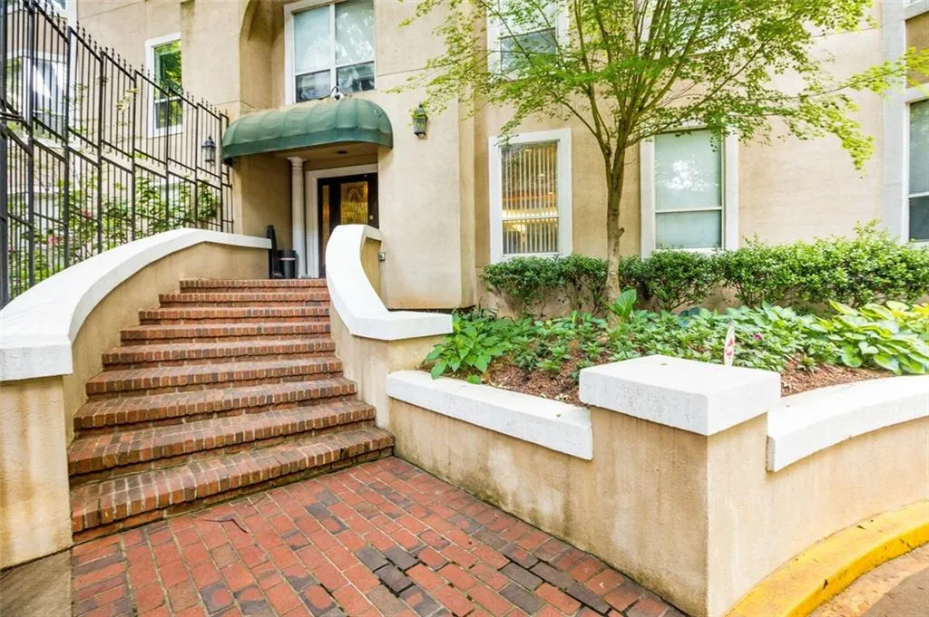 244 13th Street Ne Unit 121, Atlanta, Georgia 30309, 2 Bedrooms Bedrooms, ,1 BathroomBathrooms,Residential,For Sale,244 13th Street Ne Unit 121,7619856