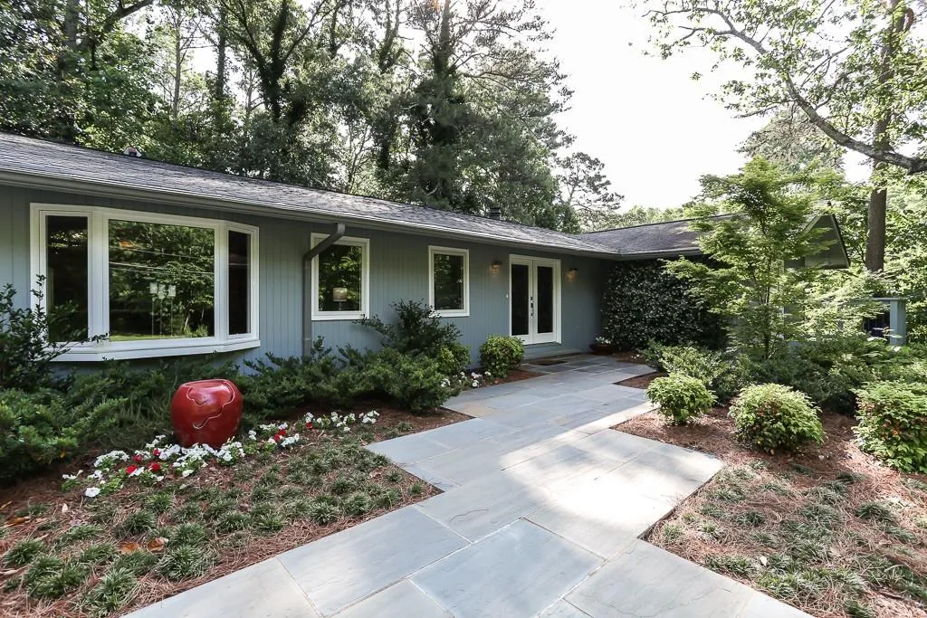 665 Edgewater Trail, Sandy Springs, Georgia 30328, 5 Bedrooms Bedrooms, ,3 BathroomsBathrooms,Residential,Sold,665 Edgewater Trail,6557687