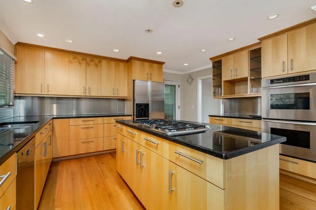 6605 Williamson Drive Ne, Atlanta, Georgia 30328, 5 Bedrooms Bedrooms, ,3 BathroomsBathrooms,Residential,Sold,6605 Williamson Drive Ne,6882111