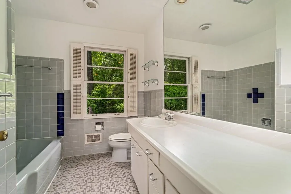 6605 Williamson Drive Ne, Atlanta, Georgia 30328, 5 Bedrooms Bedrooms, ,3 BathroomsBathrooms,Residential,Sold,6605 Williamson Drive Ne,6882111