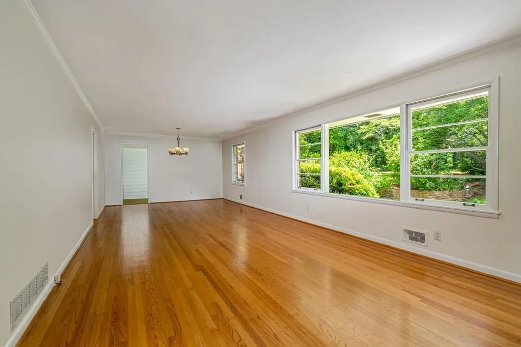 6605 Williamson Drive Ne, Atlanta, Georgia 30328, 5 Bedrooms Bedrooms, ,3 BathroomsBathrooms,Residential,Sold,6605 Williamson Drive Ne,6882111