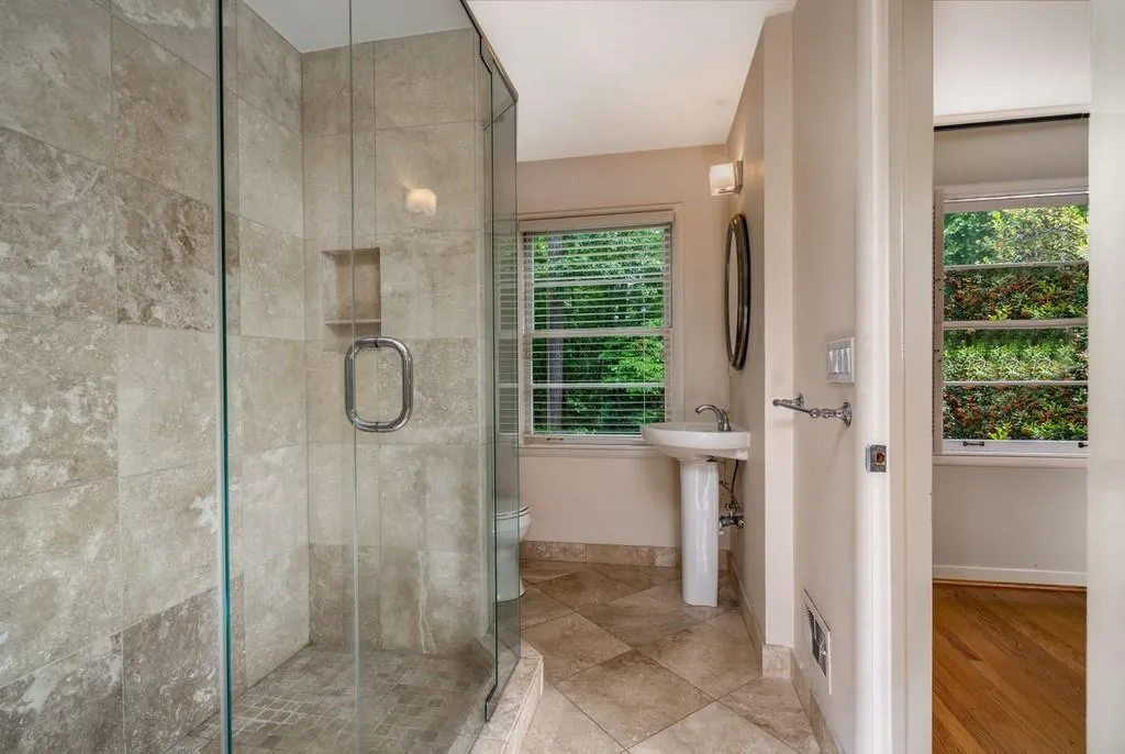 6605 Williamson Drive Ne, Atlanta, Georgia 30328, 5 Bedrooms Bedrooms, ,3 BathroomsBathrooms,Residential,Sold,6605 Williamson Drive Ne,6882111