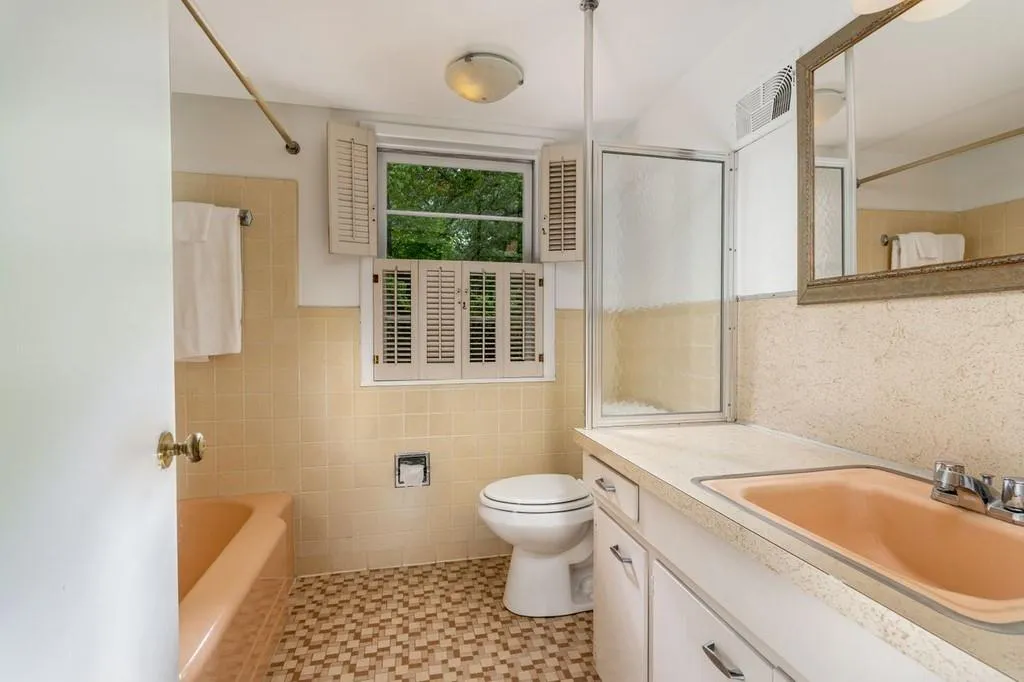 6605 Williamson Drive Ne, Atlanta, Georgia 30328, 5 Bedrooms Bedrooms, ,3 BathroomsBathrooms,Residential,Sold,6605 Williamson Drive Ne,6882111