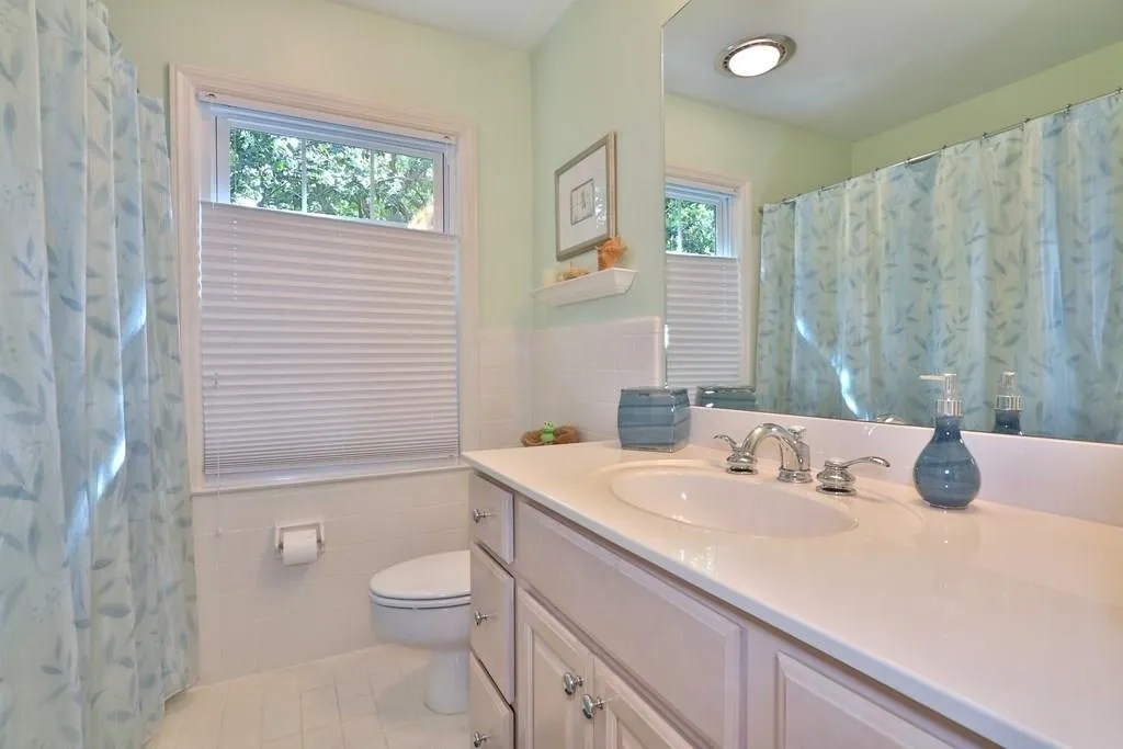 140 River Court Parkway, Sandy Springs, Georgia 30328, 5 Bedrooms Bedrooms, ,4 BathroomsBathrooms,Residential,Sold,140 River Court Parkway,6011927