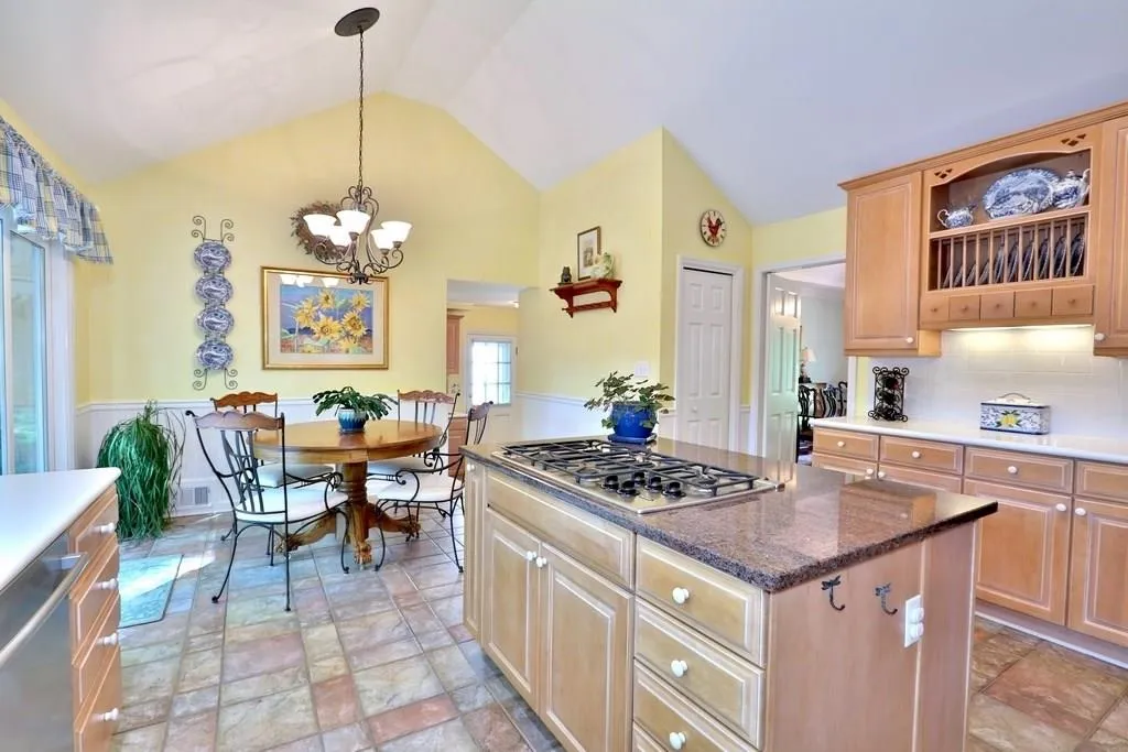 140 River Court Parkway, Sandy Springs, Georgia 30328, 5 Bedrooms Bedrooms, ,4 BathroomsBathrooms,Residential,Sold,140 River Court Parkway,6011927