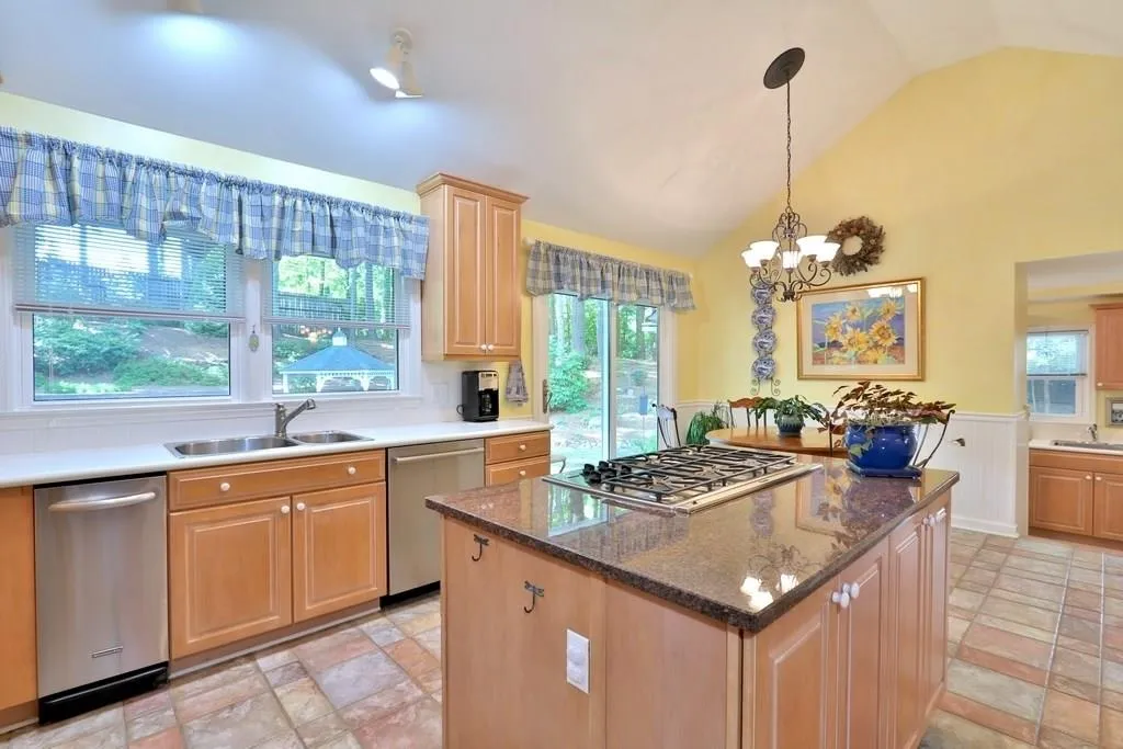 140 River Court Parkway, Sandy Springs, Georgia 30328, 5 Bedrooms Bedrooms, ,4 BathroomsBathrooms,Residential,Sold,140 River Court Parkway,6011927