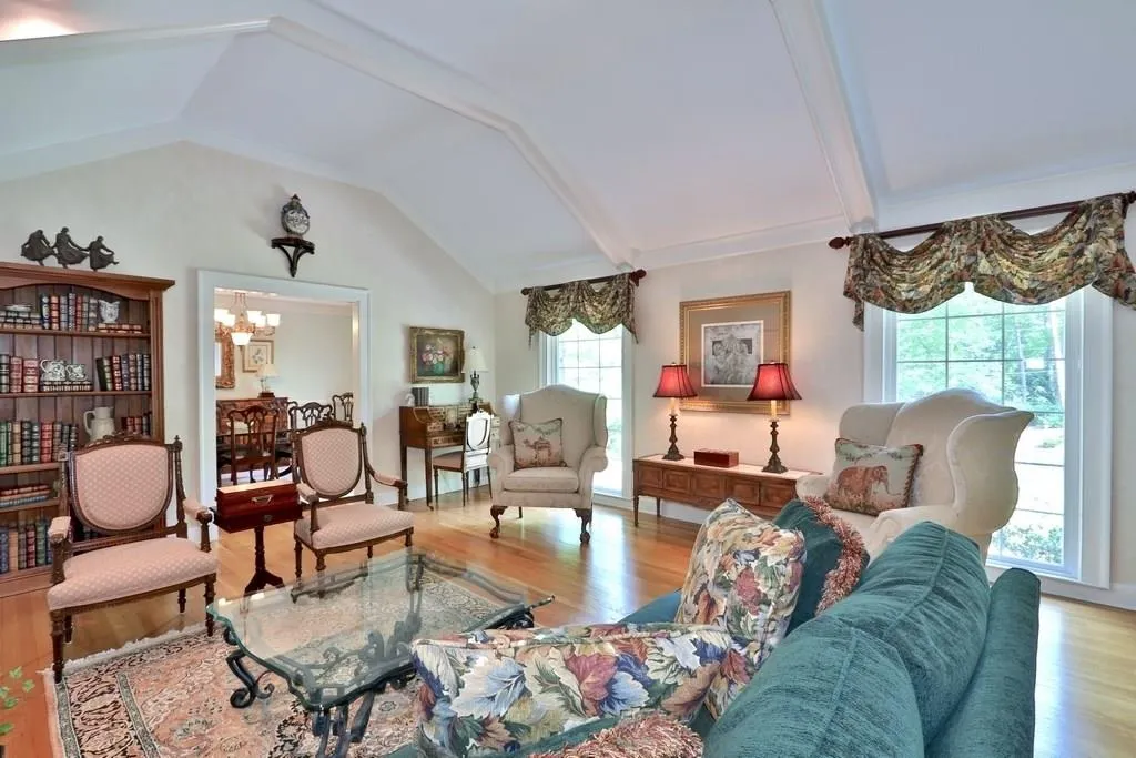 140 River Court Parkway, Sandy Springs, Georgia 30328, 5 Bedrooms Bedrooms, ,4 BathroomsBathrooms,Residential,Sold,140 River Court Parkway,6011927