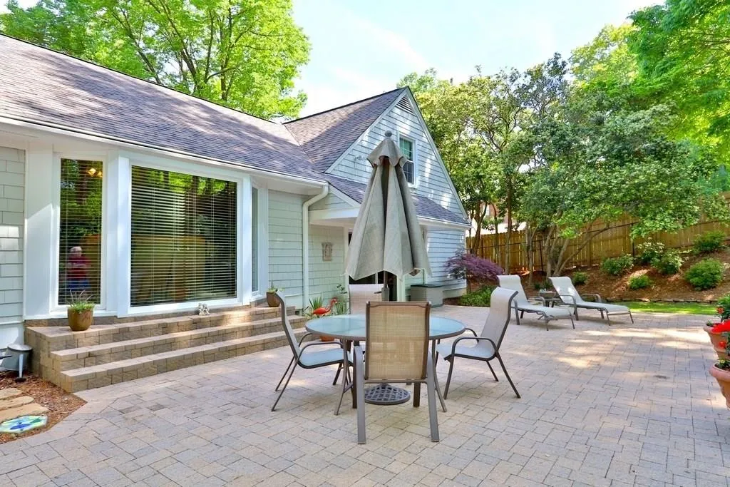 140 River Court Parkway, Sandy Springs, Georgia 30328, 5 Bedrooms Bedrooms, ,4 BathroomsBathrooms,Residential,Sold,140 River Court Parkway,6011927