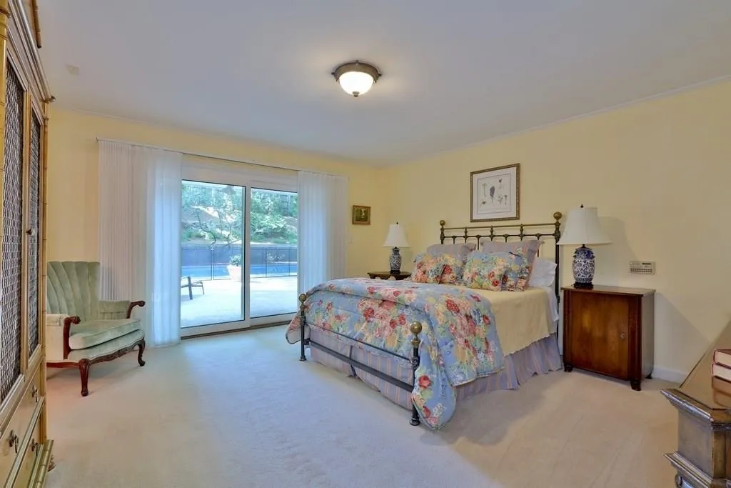 140 River Court Parkway, Sandy Springs, Georgia 30328, 5 Bedrooms Bedrooms, ,4 BathroomsBathrooms,Residential,Sold,140 River Court Parkway,6011927