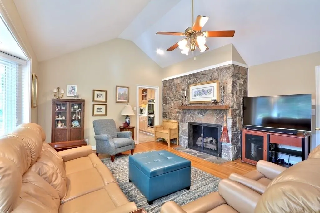 140 River Court Parkway, Sandy Springs, Georgia 30328, 5 Bedrooms Bedrooms, ,4 BathroomsBathrooms,Residential,Sold,140 River Court Parkway,6011927