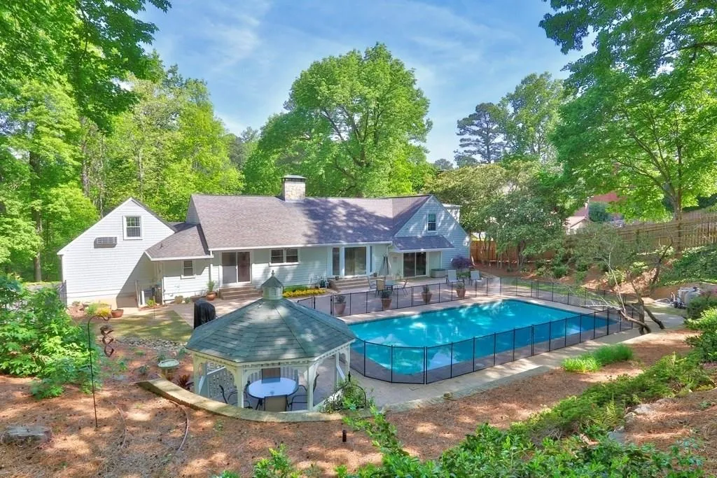 140 River Court Parkway, Sandy Springs, Georgia 30328, 5 Bedrooms Bedrooms, ,4 BathroomsBathrooms,Residential,Sold,140 River Court Parkway,6011927