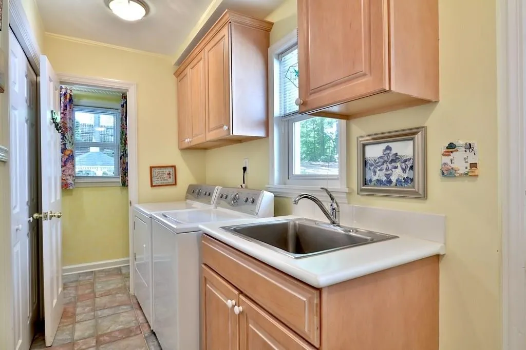 140 River Court Parkway, Sandy Springs, Georgia 30328, 5 Bedrooms Bedrooms, ,4 BathroomsBathrooms,Residential,Sold,140 River Court Parkway,6011927