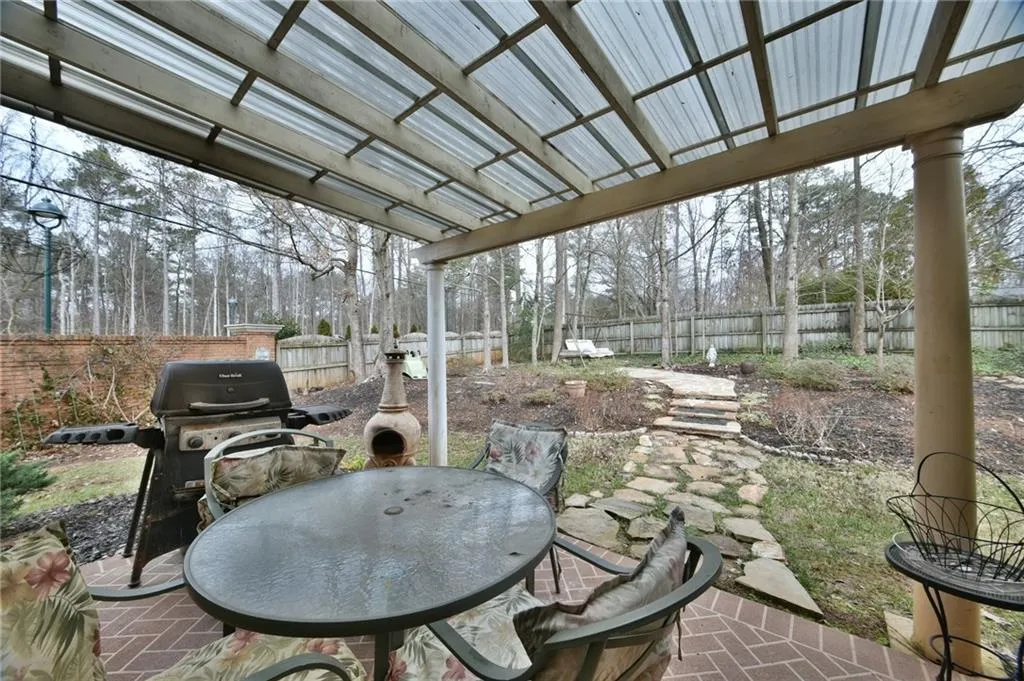 200 Somerset Court, Sandy Springs, Georgia 30350, 4 Bedrooms Bedrooms, ,3 BathroomsBathrooms,Residential,Sold,200 Somerset Court,5629253