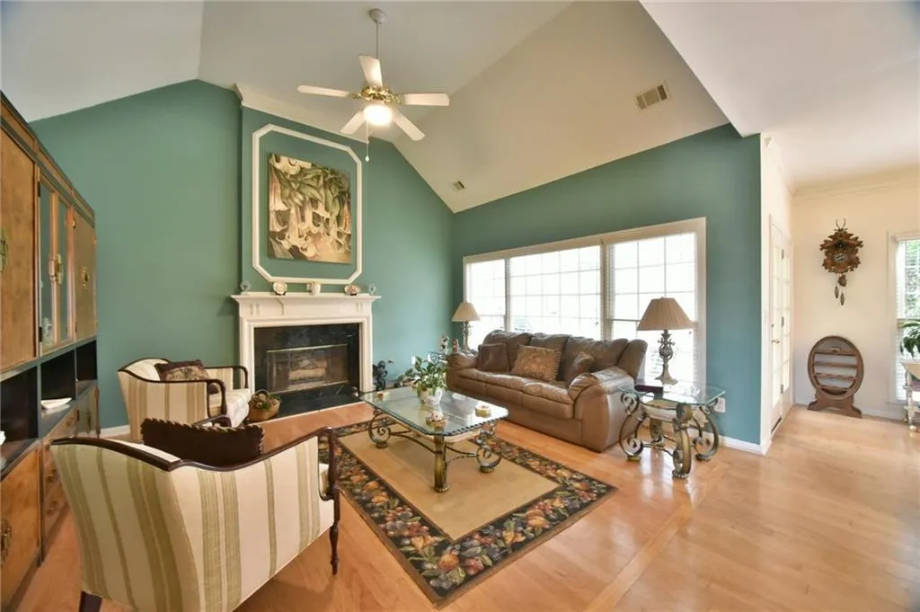 200 Somerset Court, Sandy Springs, Georgia 30350, 4 Bedrooms Bedrooms, ,3 BathroomsBathrooms,Residential,Sold,200 Somerset Court,5629253