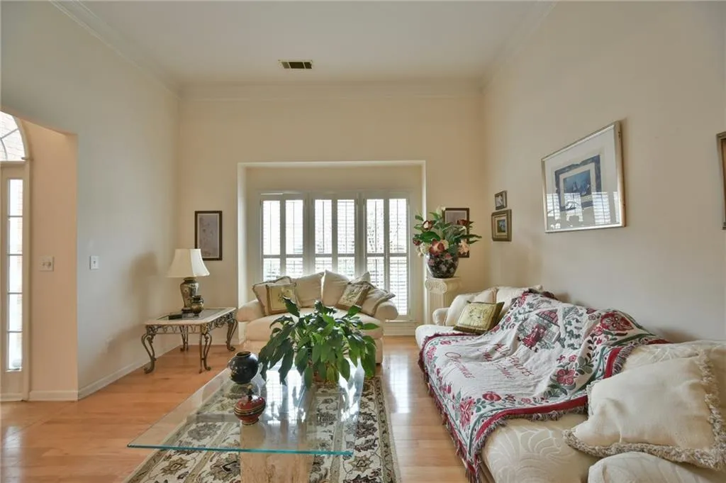 200 Somerset Court, Sandy Springs, Georgia 30350, 4 Bedrooms Bedrooms, ,3 BathroomsBathrooms,Residential,Sold,200 Somerset Court,5629253