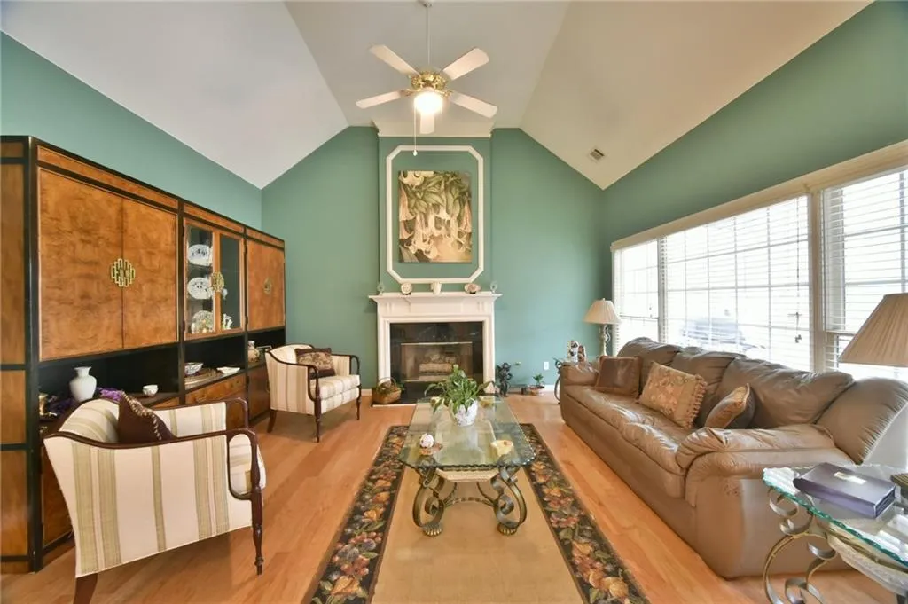 200 Somerset Court, Sandy Springs, Georgia 30350, 4 Bedrooms Bedrooms, ,3 BathroomsBathrooms,Residential,Sold,200 Somerset Court,5629253