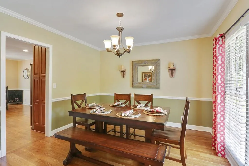 7225 Hunters Branch Drive, Sandy Springs, Georgia 30328, 4 Bedrooms Bedrooms, ,3 BathroomsBathrooms,Residential,Sold,7225 Hunters Branch Drive,6724785