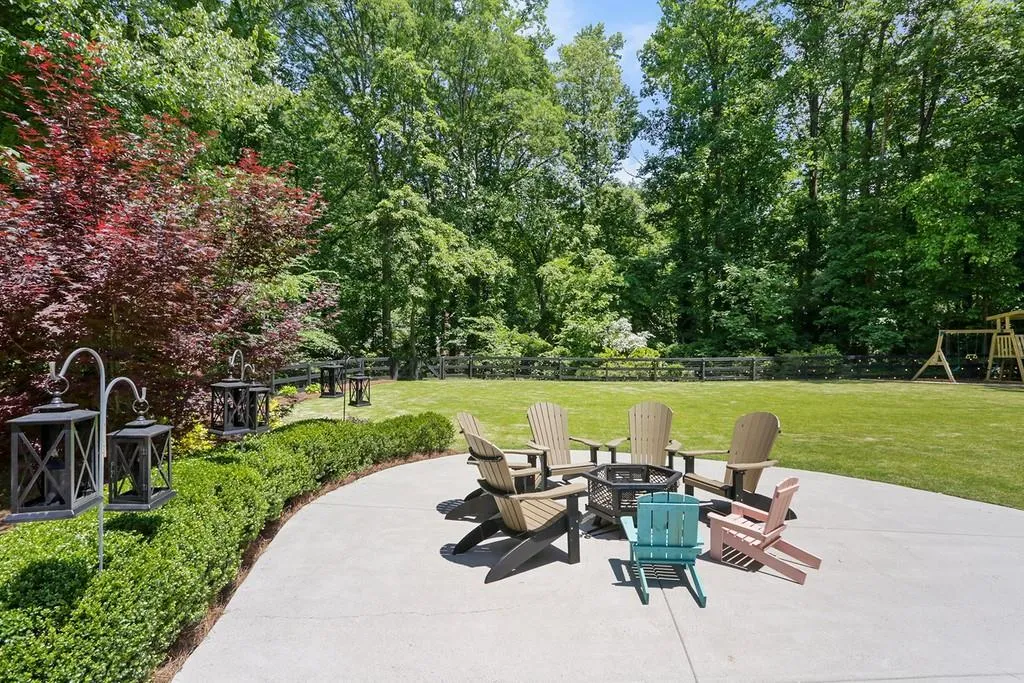 7225 Hunters Branch Drive, Sandy Springs, Georgia 30328, 4 Bedrooms Bedrooms, ,3 BathroomsBathrooms,Residential,Sold,7225 Hunters Branch Drive,6724785
