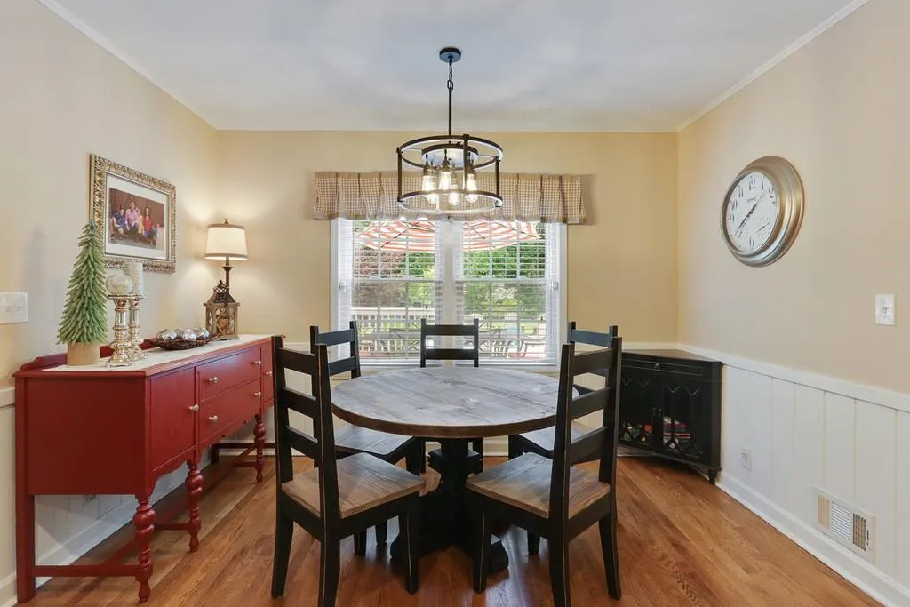 7225 Hunters Branch Drive, Sandy Springs, Georgia 30328, 4 Bedrooms Bedrooms, ,3 BathroomsBathrooms,Residential,Sold,7225 Hunters Branch Drive,6724785