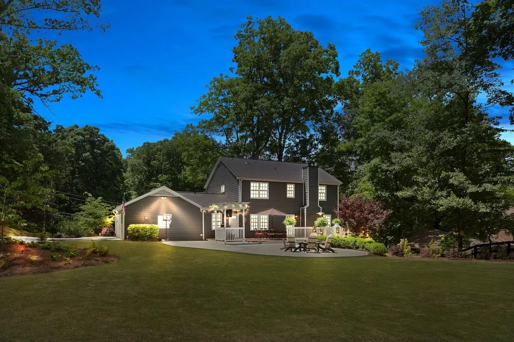 7225 Hunters Branch Drive, Sandy Springs, Georgia 30328, 4 Bedrooms Bedrooms, ,3 BathroomsBathrooms,Residential,Sold,7225 Hunters Branch Drive,6724785