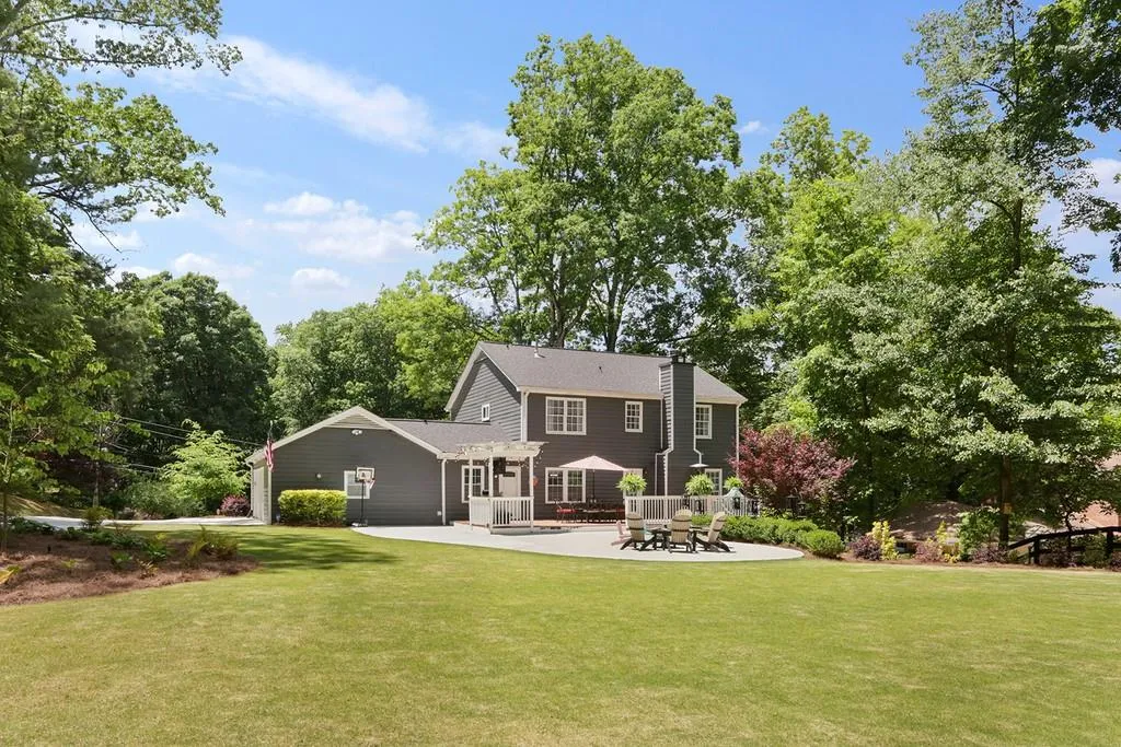 7225 Hunters Branch Drive, Sandy Springs, Georgia 30328, 4 Bedrooms Bedrooms, ,3 BathroomsBathrooms,Residential,Sold,7225 Hunters Branch Drive,6724785