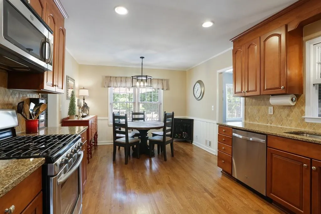 7225 Hunters Branch Drive, Sandy Springs, Georgia 30328, 4 Bedrooms Bedrooms, ,3 BathroomsBathrooms,Residential,Sold,7225 Hunters Branch Drive,6724785