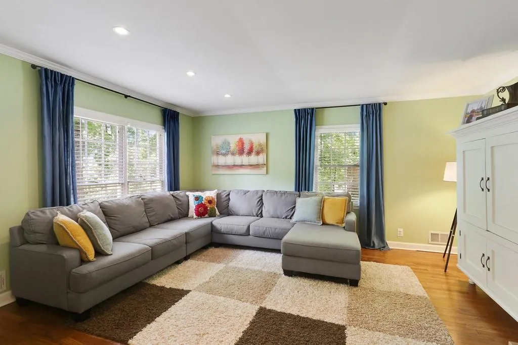 7225 Hunters Branch Drive, Sandy Springs, Georgia 30328, 4 Bedrooms Bedrooms, ,3 BathroomsBathrooms,Residential,Sold,7225 Hunters Branch Drive,6724785