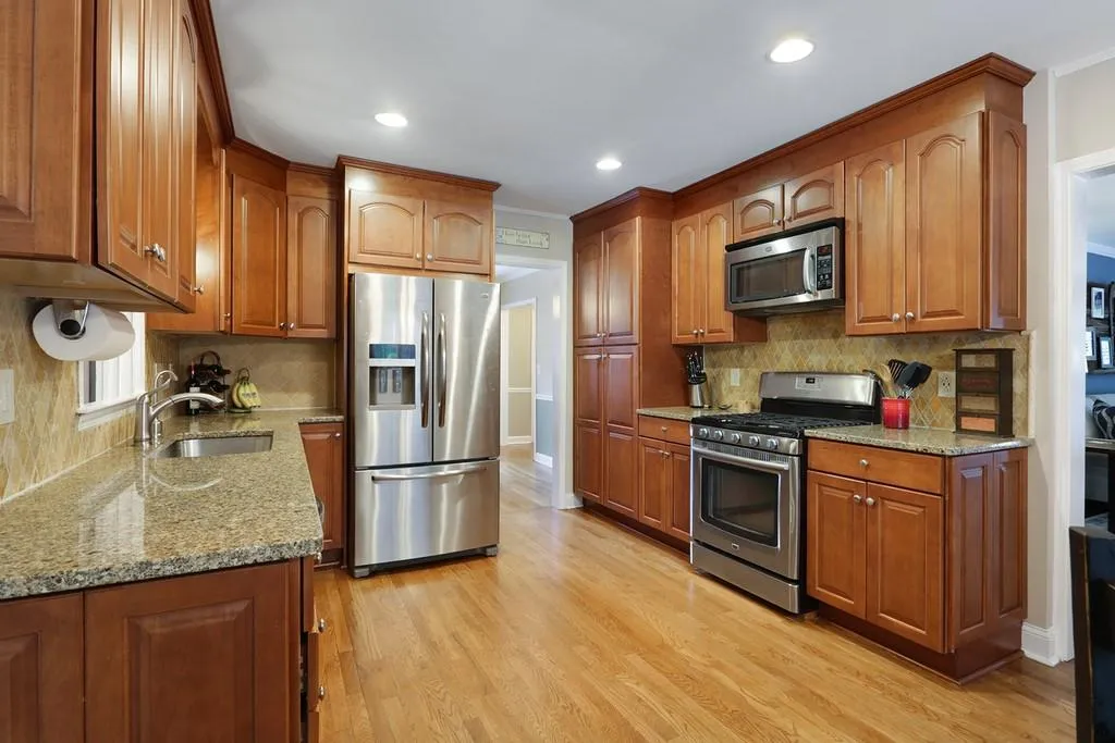 7225 Hunters Branch Drive, Sandy Springs, Georgia 30328, 4 Bedrooms Bedrooms, ,3 BathroomsBathrooms,Residential,Sold,7225 Hunters Branch Drive,6724785