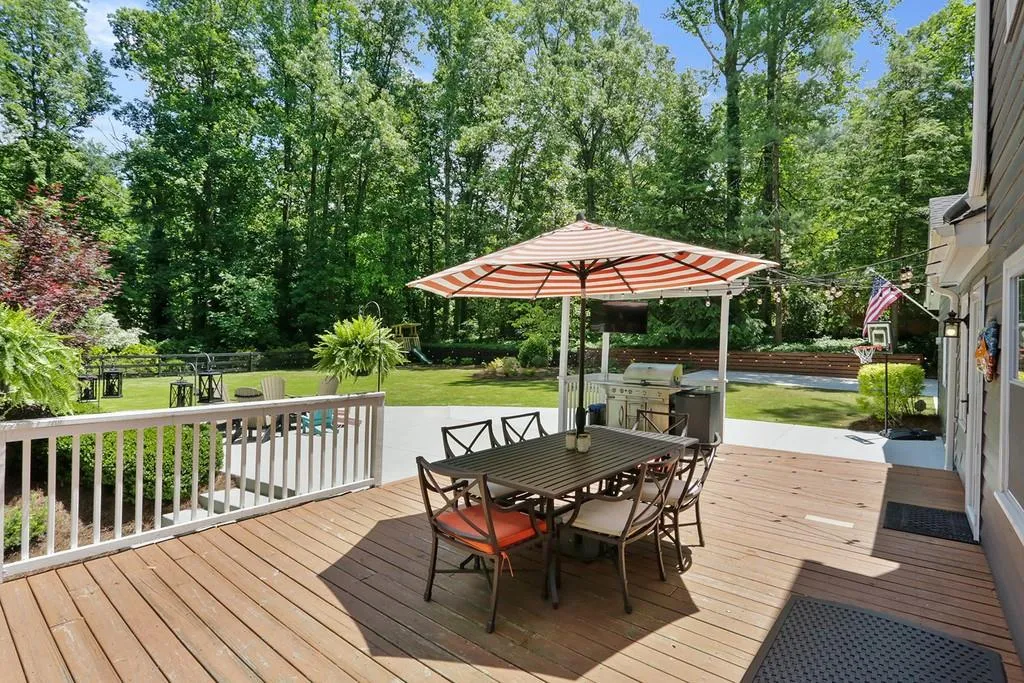 7225 Hunters Branch Drive, Sandy Springs, Georgia 30328, 4 Bedrooms Bedrooms, ,3 BathroomsBathrooms,Residential,Sold,7225 Hunters Branch Drive,6724785
