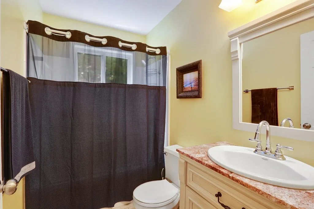 7225 Hunters Branch Drive, Sandy Springs, Georgia 30328, 4 Bedrooms Bedrooms, ,3 BathroomsBathrooms,Residential,Sold,7225 Hunters Branch Drive,6724785