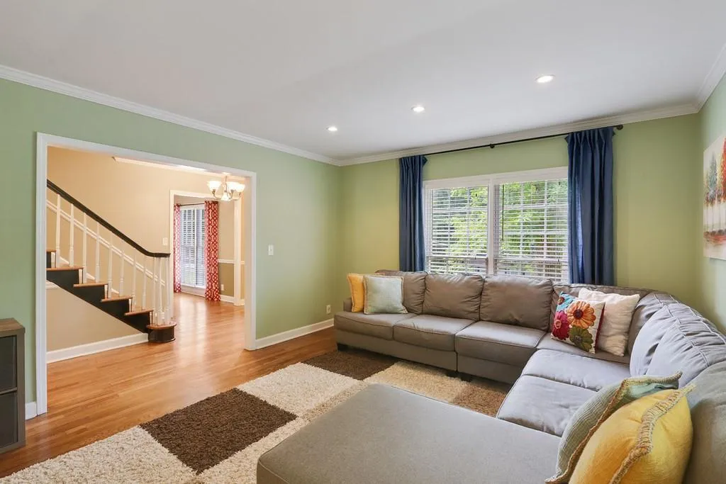 7225 Hunters Branch Drive, Sandy Springs, Georgia 30328, 4 Bedrooms Bedrooms, ,3 BathroomsBathrooms,Residential,Sold,7225 Hunters Branch Drive,6724785