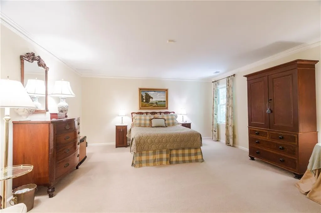 210 Old College Way, Sandy Springs, Georgia 30328, 4 Bedrooms Bedrooms, ,3 BathroomsBathrooms,Residential,Sold,210 Old College Way,5850989