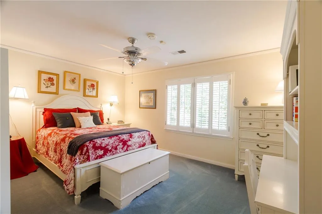 210 Old College Way, Sandy Springs, Georgia 30328, 4 Bedrooms Bedrooms, ,3 BathroomsBathrooms,Residential,Sold,210 Old College Way,5850989