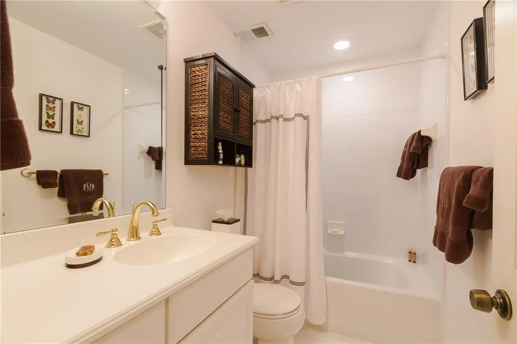 210 Old College Way, Sandy Springs, Georgia 30328, 4 Bedrooms Bedrooms, ,3 BathroomsBathrooms,Residential,Sold,210 Old College Way,5850989