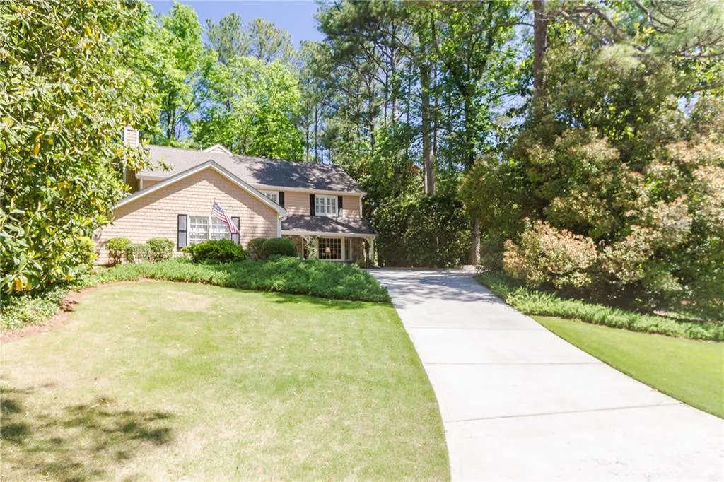 210 Old College Way, Sandy Springs, Georgia 30328, 4 Bedrooms Bedrooms, ,3 BathroomsBathrooms,Residential,Sold,210 Old College Way,5850989