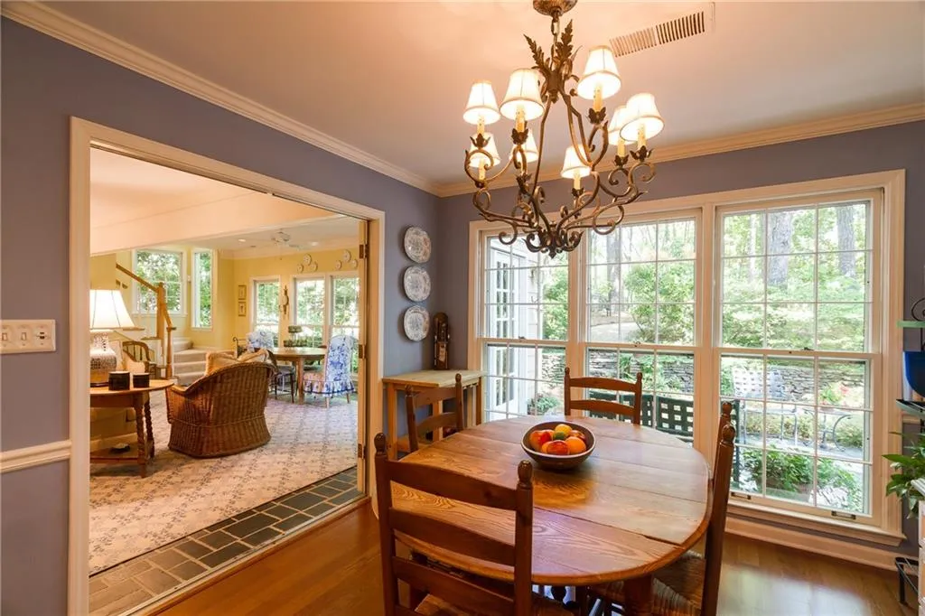 210 Old College Way, Sandy Springs, Georgia 30328, 4 Bedrooms Bedrooms, ,3 BathroomsBathrooms,Residential,Sold,210 Old College Way,5850989