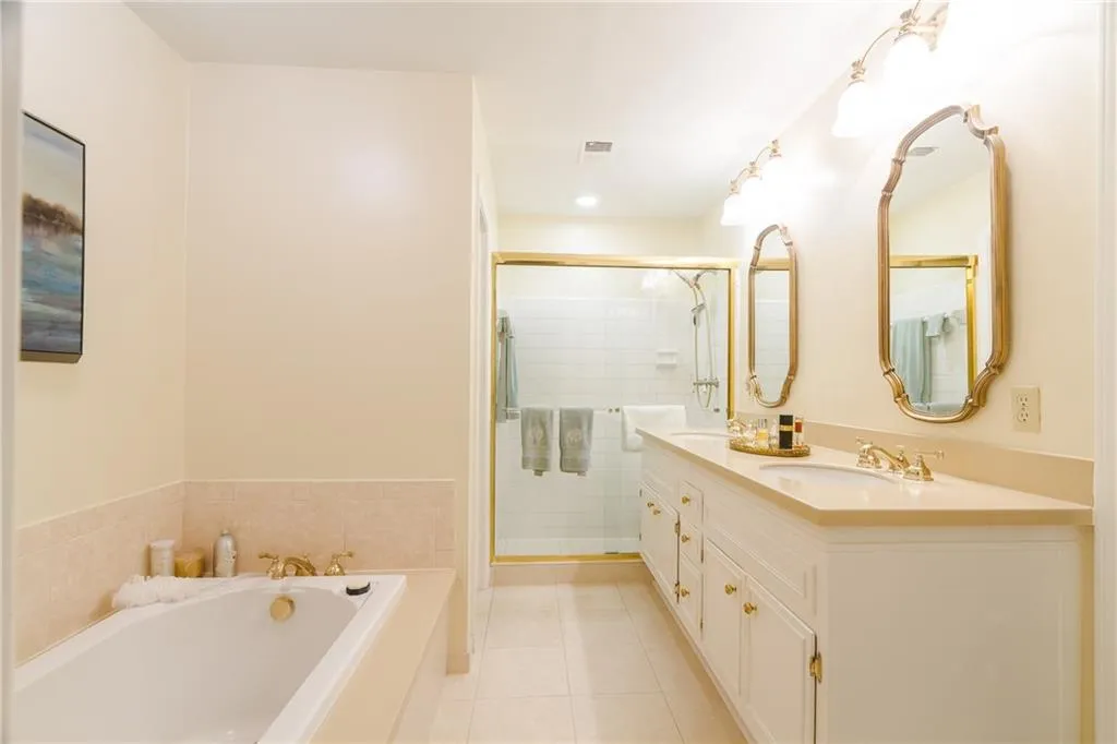 210 Old College Way, Sandy Springs, Georgia 30328, 4 Bedrooms Bedrooms, ,3 BathroomsBathrooms,Residential,Sold,210 Old College Way,5850989