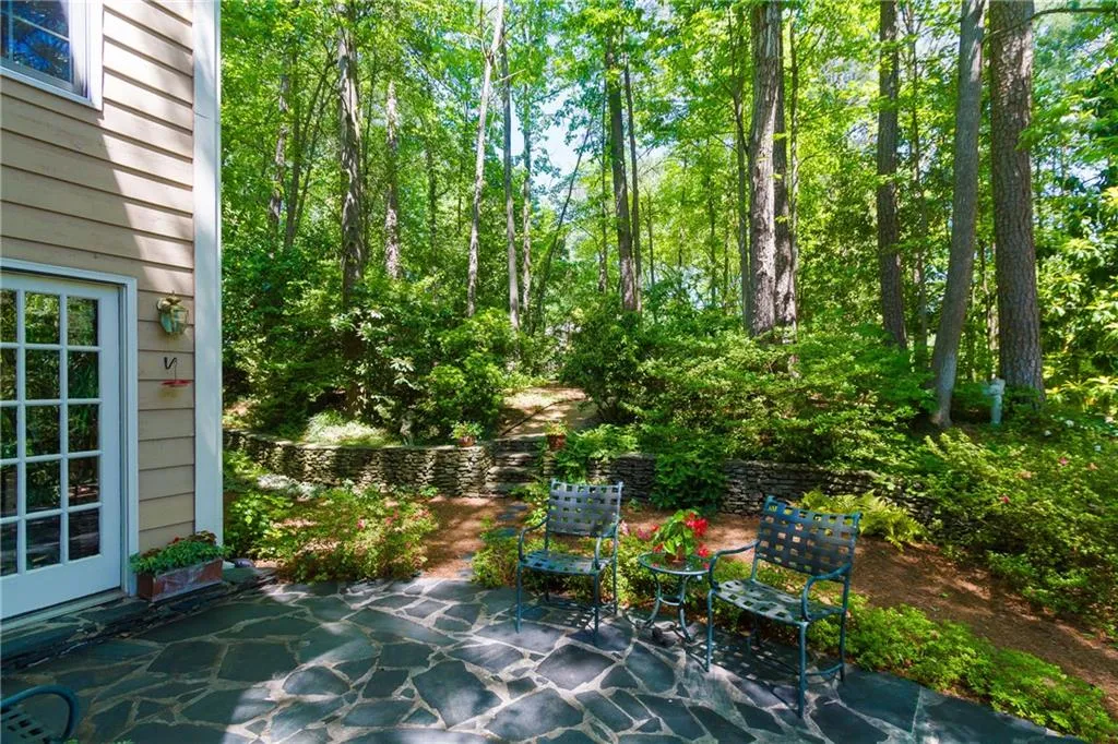 210 Old College Way, Sandy Springs, Georgia 30328, 4 Bedrooms Bedrooms, ,3 BathroomsBathrooms,Residential,Sold,210 Old College Way,5850989