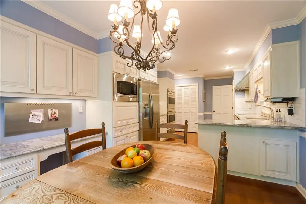 210 Old College Way, Sandy Springs, Georgia 30328, 4 Bedrooms Bedrooms, ,3 BathroomsBathrooms,Residential,Sold,210 Old College Way,5850989