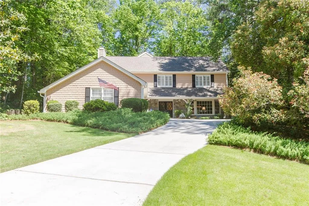 210 Old College Way, Sandy Springs, Georgia 30328, 4 Bedrooms Bedrooms, ,3 BathroomsBathrooms,Residential,Sold,210 Old College Way,5850989