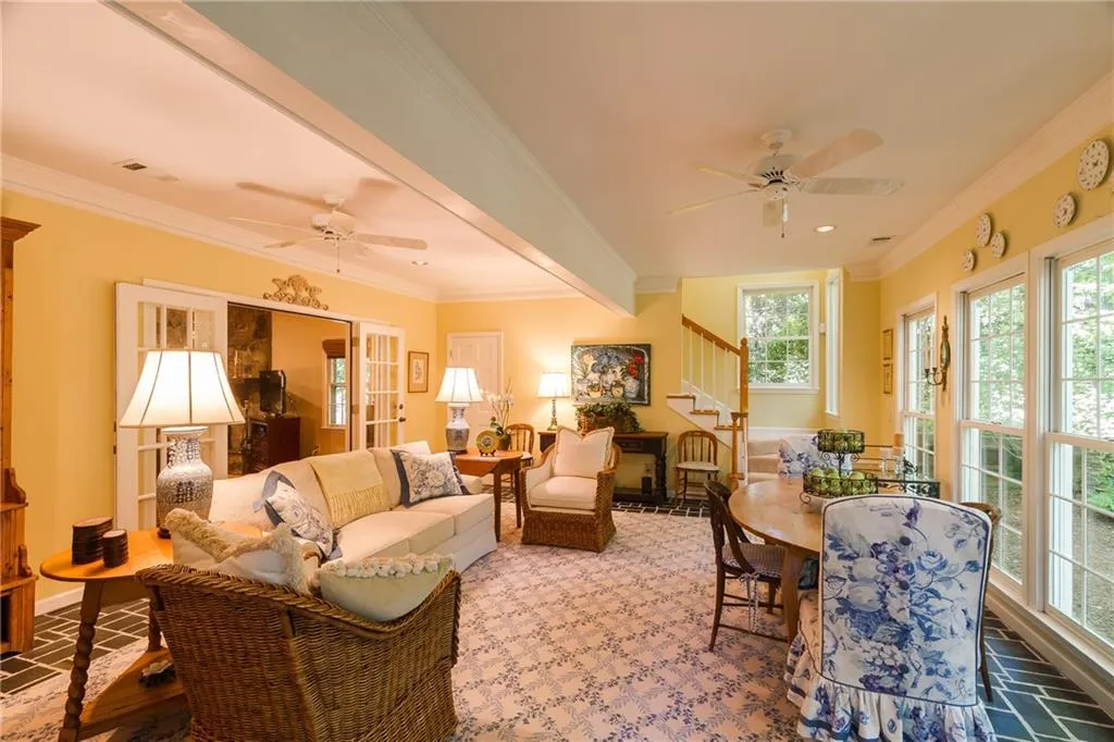 210 Old College Way, Sandy Springs, Georgia 30328, 4 Bedrooms Bedrooms, ,3 BathroomsBathrooms,Residential,Sold,210 Old College Way,5850989