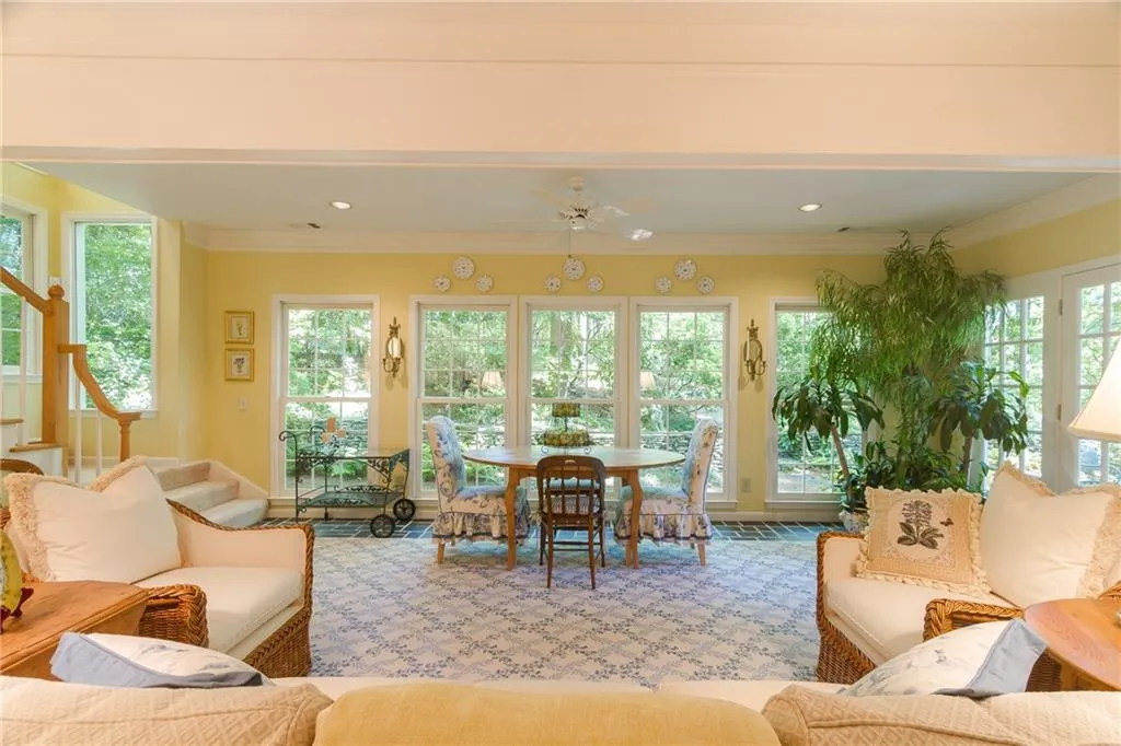 210 Old College Way, Sandy Springs, Georgia 30328, 4 Bedrooms Bedrooms, ,3 BathroomsBathrooms,Residential,Sold,210 Old College Way,5850989