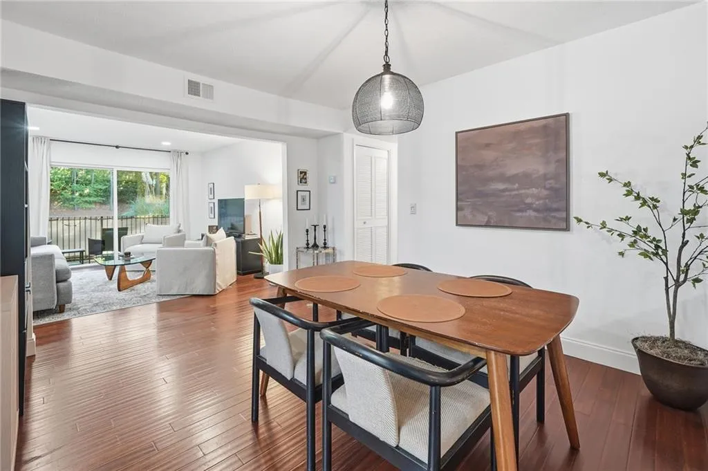 6851 Roswell Road Unit H29, Atlanta, Georgia 30328, 2 Bedrooms Bedrooms, ,2 BathroomsBathrooms,Residential,For Sale,6851 Roswell Road Unit H29,7744378