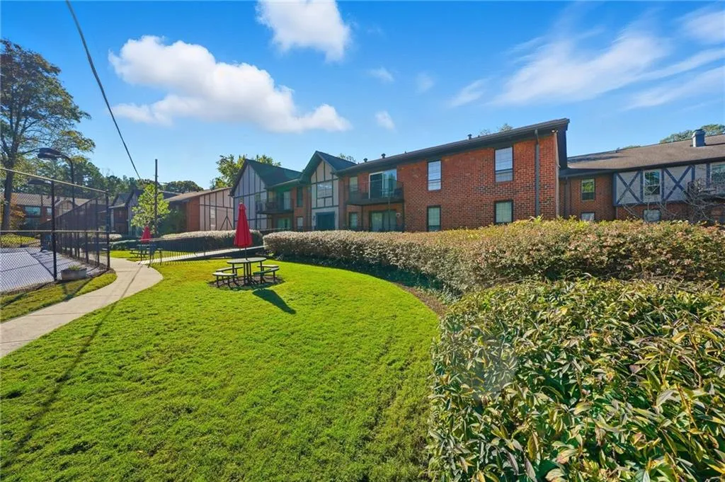 6851 Roswell Road Unit H29, Atlanta, Georgia 30328, 2 Bedrooms Bedrooms, ,2 BathroomsBathrooms,Residential,For Sale,6851 Roswell Road Unit H29,7744378