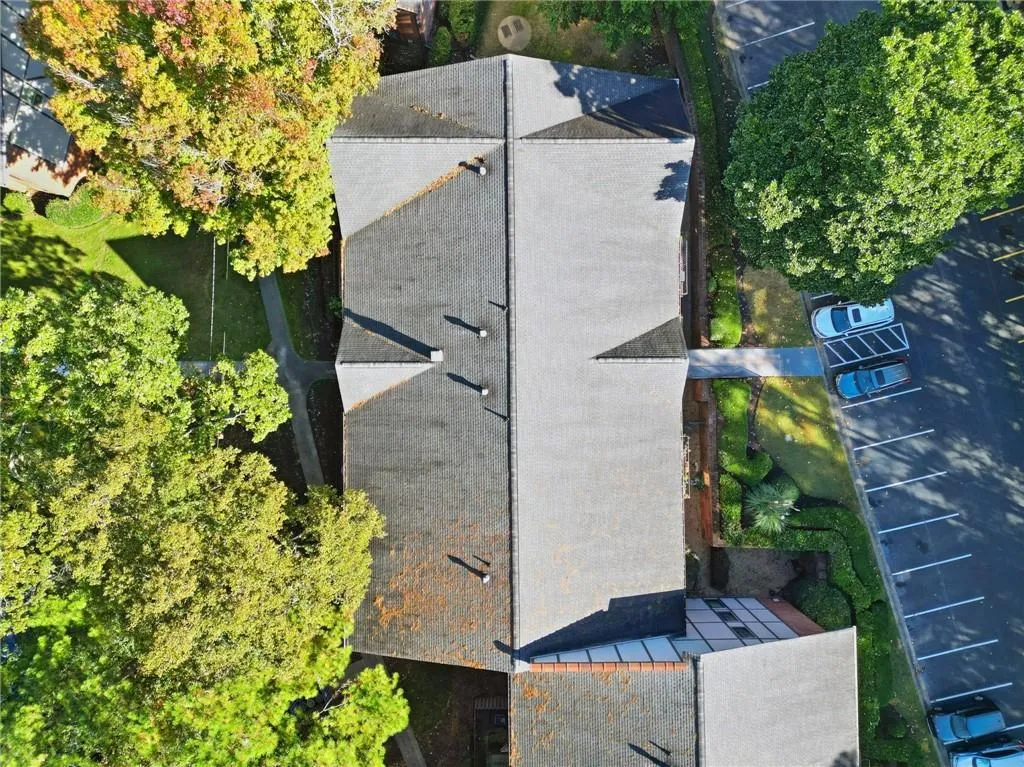 6851 Roswell Road Unit H29, Atlanta, Georgia 30328, 2 Bedrooms Bedrooms, ,2 BathroomsBathrooms,Residential,For Sale,6851 Roswell Road Unit H29,7744378